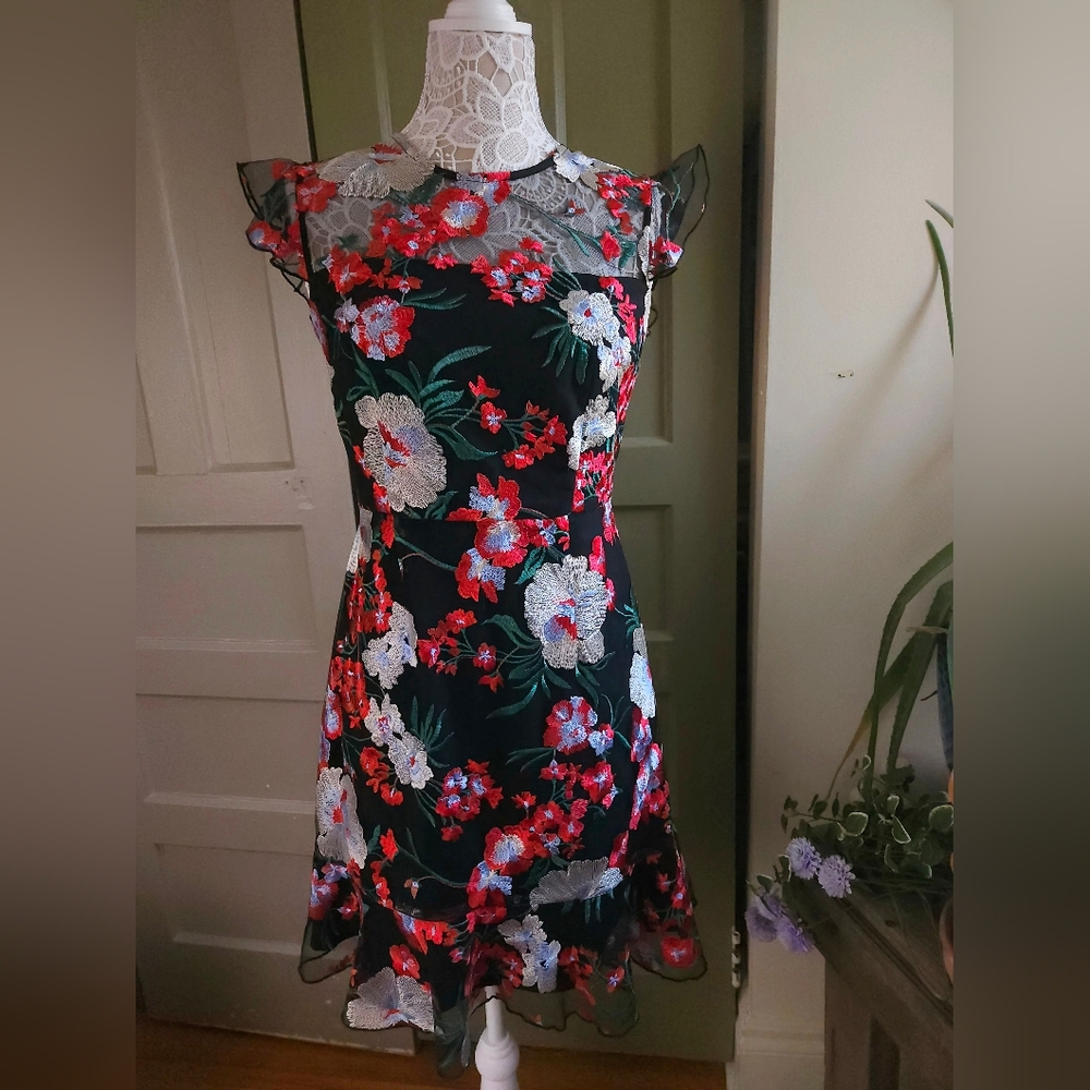 Donna Morgan Short Sleeved Embroidered Dress Black Red Floral Women's 4